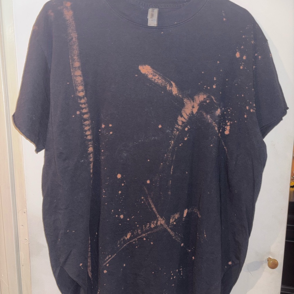 Trendy Black and Orange Women's Tee